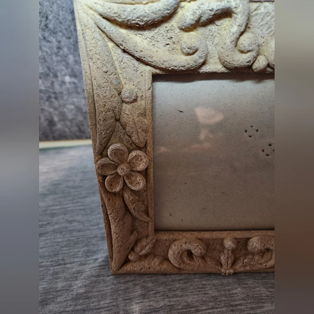 Vintage STONE RESIN PICTURE FRAME 4.5 x 4.5 Photo Swirl Sand Flowers Easel